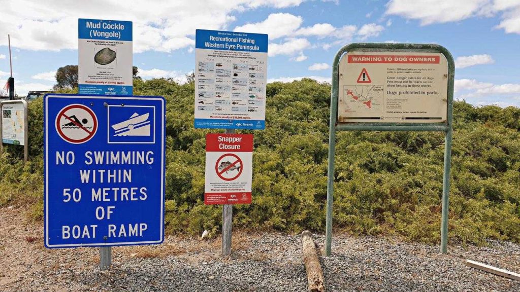 Coffin Bay boat ramp signs
