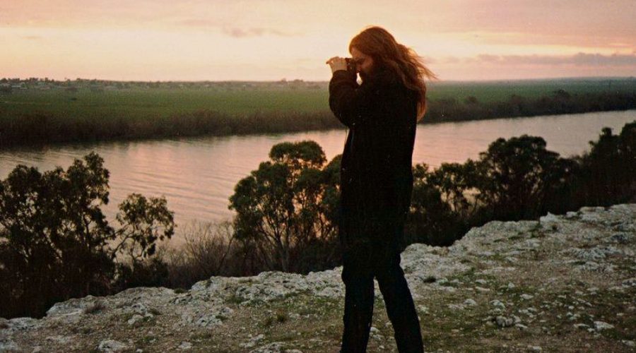 Finchy photographing the Murray River at Tailem Bend in 1988